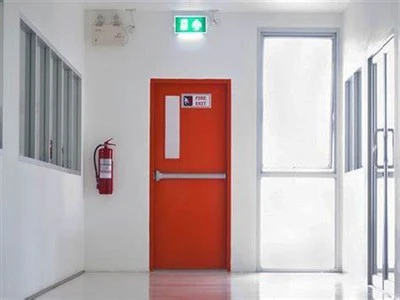 Pintu peringkat api terisolasi